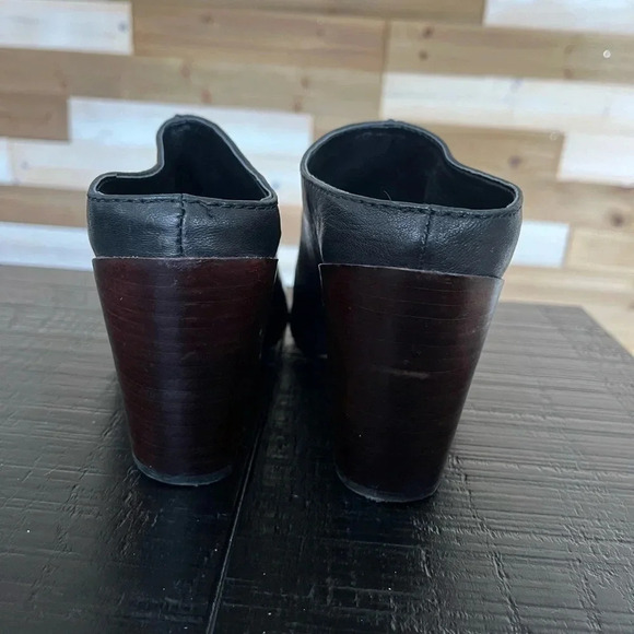 Isola Leather Block Heel Open Toe Slip On Heels SZ 7 - Picture 6 of 6